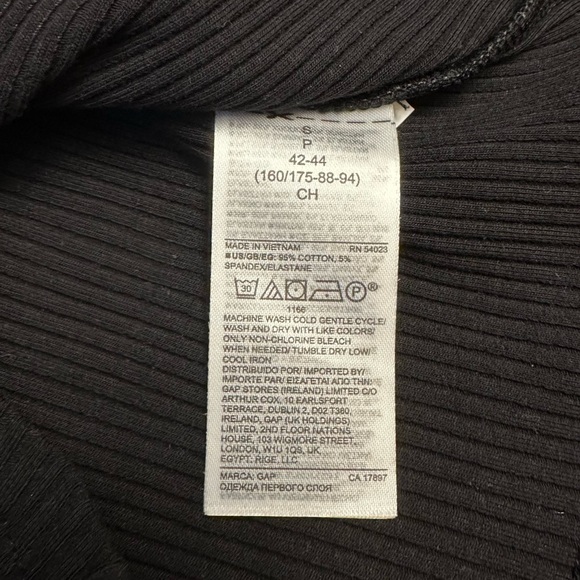 GAP Long Sleeve Heavy Ribbed T-Shirt in Black - Picture 9 of 10